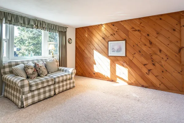 181 ELIZABETH DR