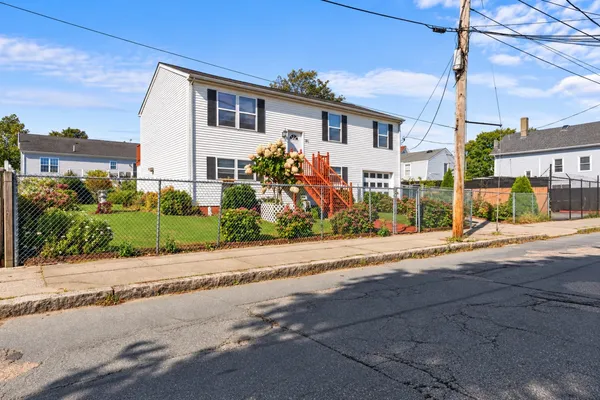 123 ACUSHNET AVE