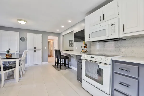 25 INDIAN ROCK DR