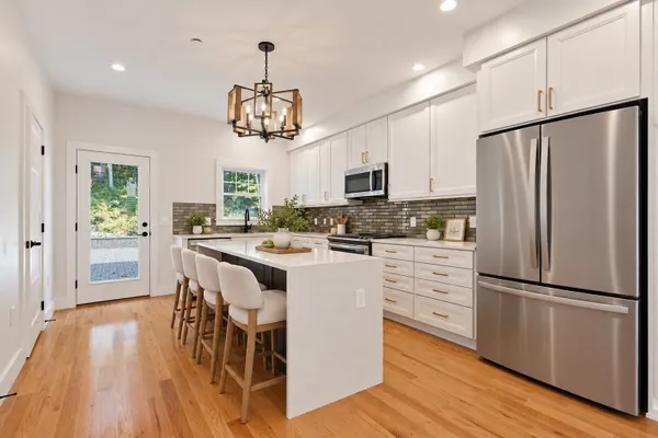 36 LINWOOD AVE 36