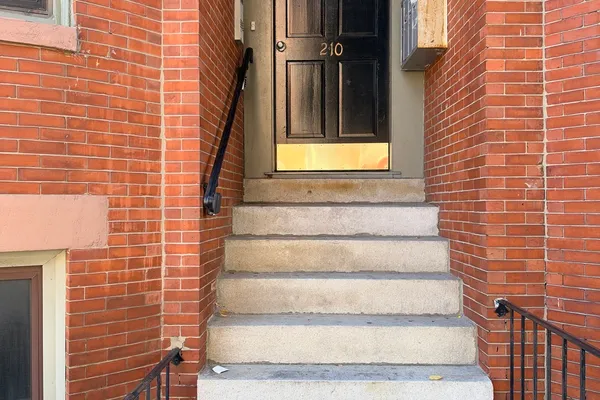 210 WASHINGTON AVE 4