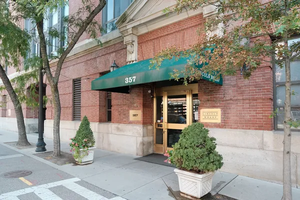 357 COMMERCIAL ST 516