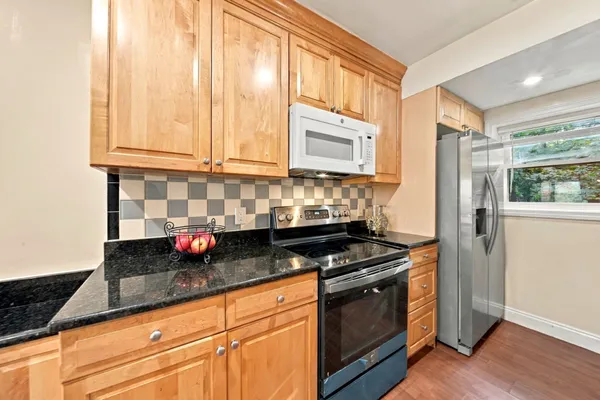 160 NEWTON ST 3