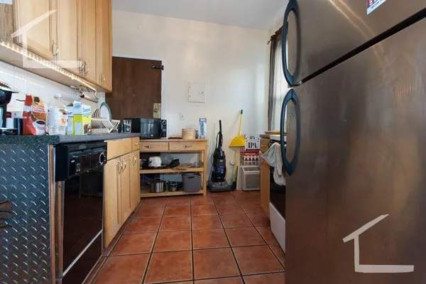 96 LINDEN ST 2