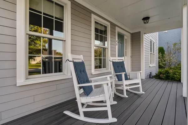 40 EMERALD WAY
