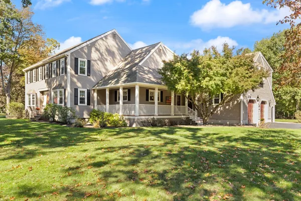 4 STRATFORD LN