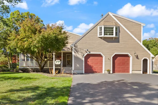 4 STRATFORD LN