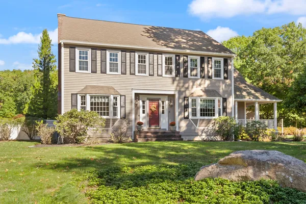 4 STRATFORD LN