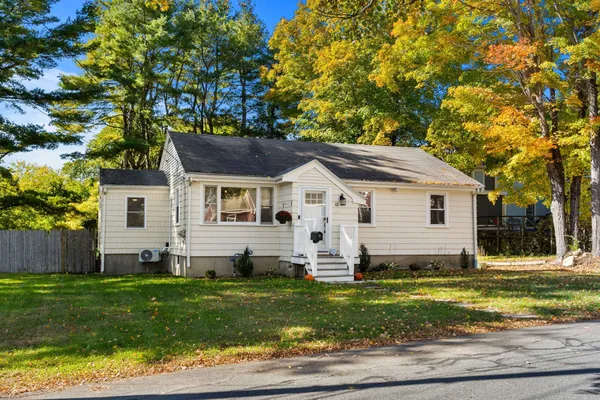 12 NELSON AVE