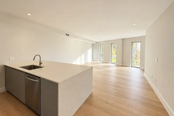 27 KENILWORTH ST 6