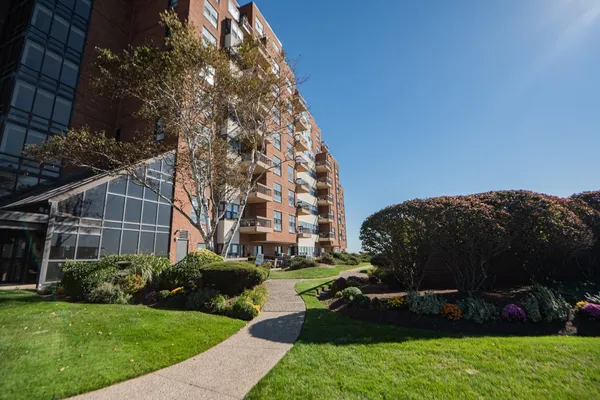 1 SEAL HARBOR RD 601