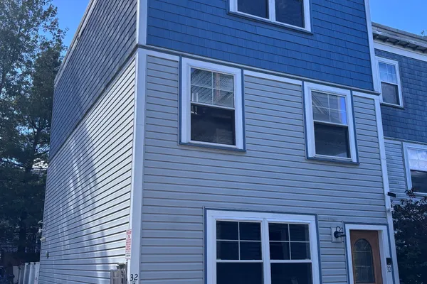 32 COBDEN ST 1
