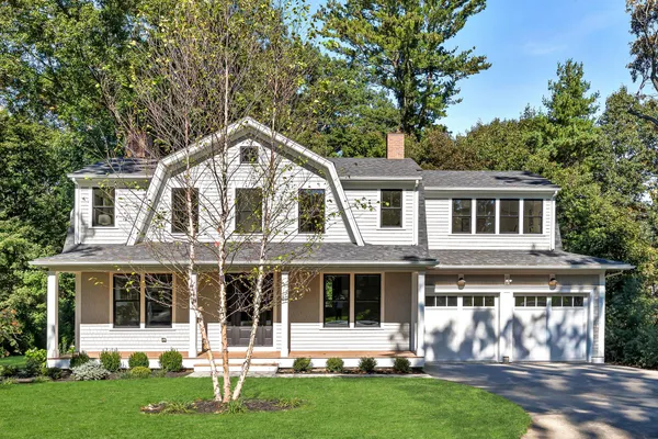 39 MACARTHUR RD