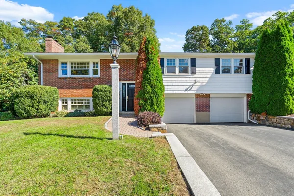20 WOODCHESTER CIR