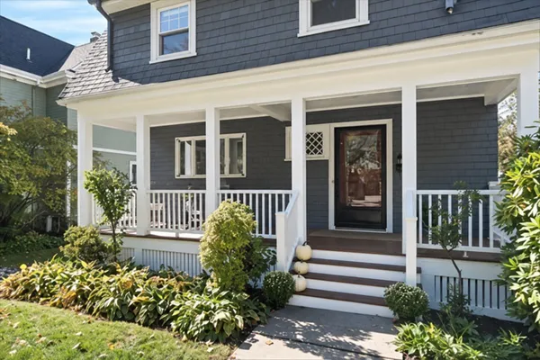 15 LLOYD ST