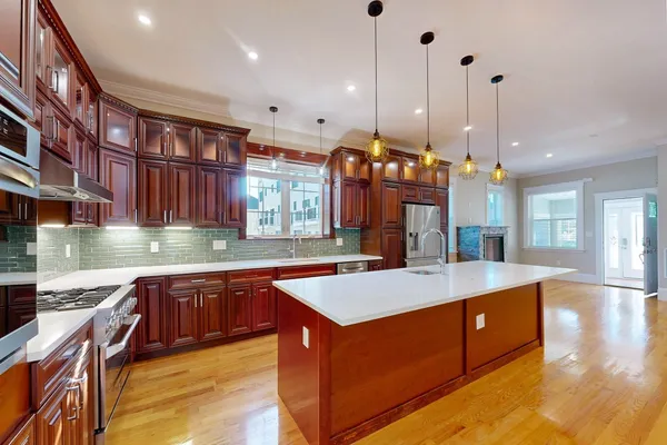 169 SUMNER ST