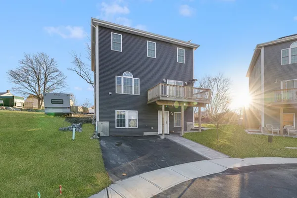 5 VISTA WAY
