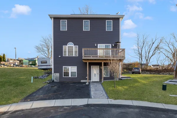5 VISTA WAY