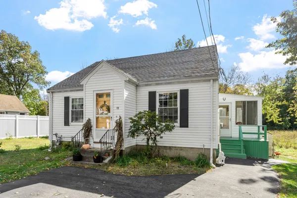 11 BARKER ST