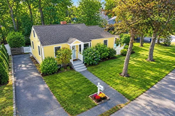 54 JOCLYN AVE