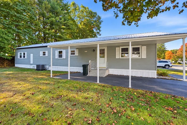 22 CHRISTIAN AVE