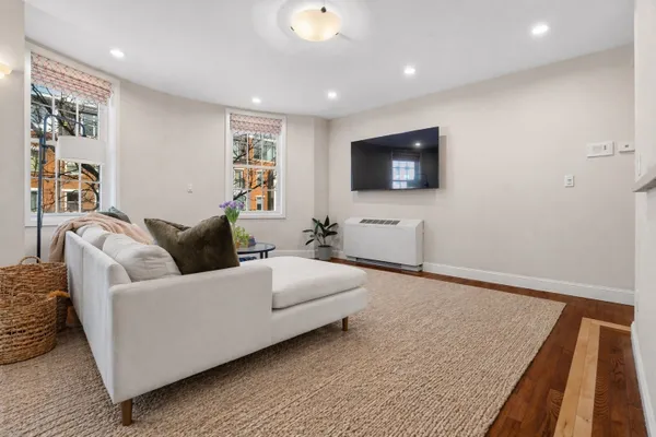13 BOWDOIN ST 3AB