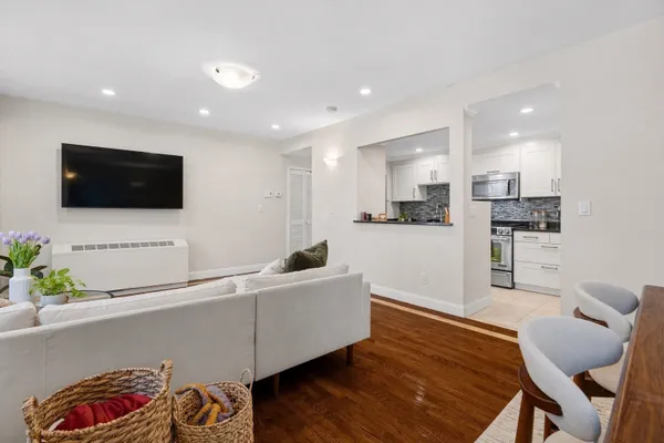 13 BOWDOIN ST 3AB
