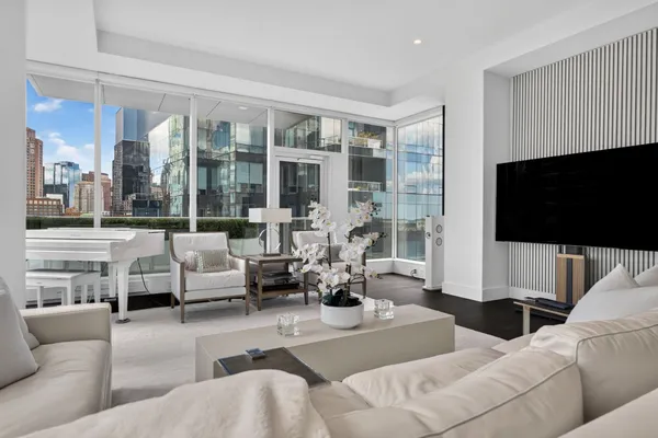 50 LIBERTY DR 12J