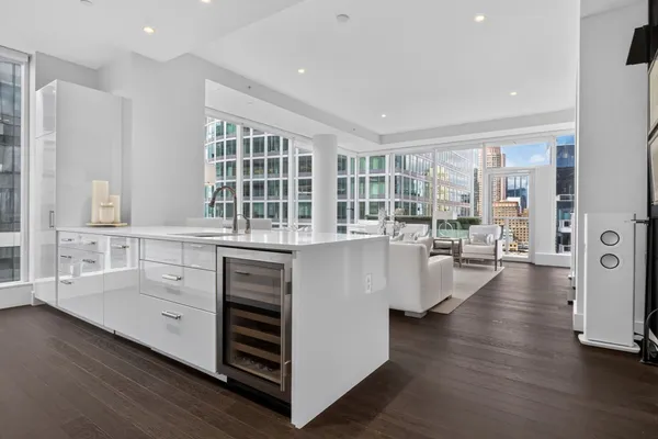 50 LIBERTY DR 12J