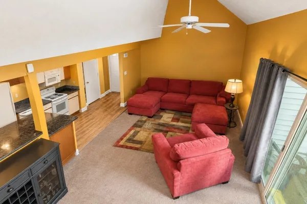 207 LAKE ST 77