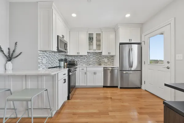 214-216 E EAGLE ST 5A