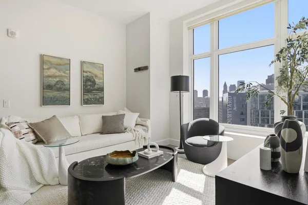 100 LOVEJOY WHARF 3C