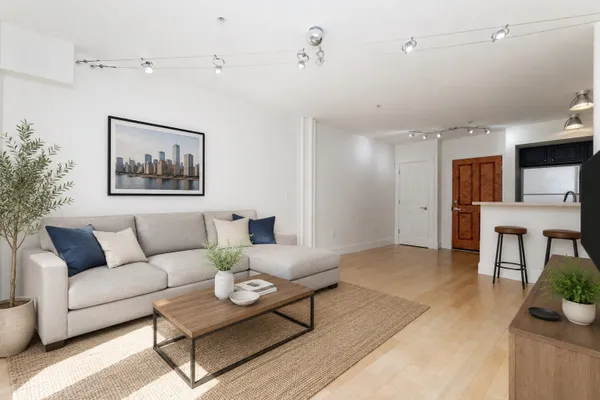 45-55 W BROADWAY 208
