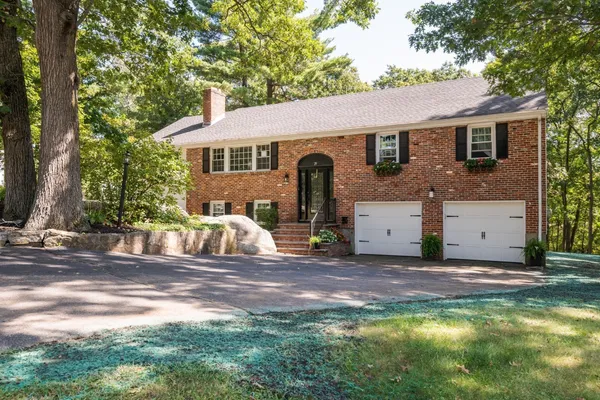 29 DONCASTER CIR