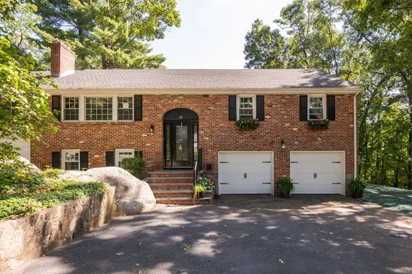 29 DONCASTER CIR