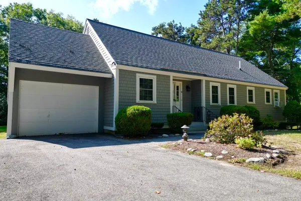 9 MEGANSETT DR 9