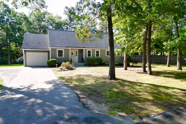 9 MEGANSETT DR 9
