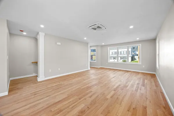 17 CROSBY ST B
