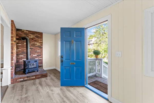 18 FALES RD