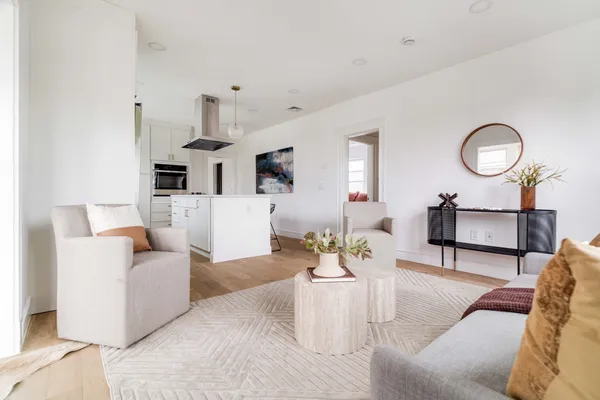 17-19 WOODROW AVE 17