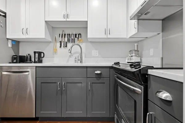 2 CLARENDON ST 301
