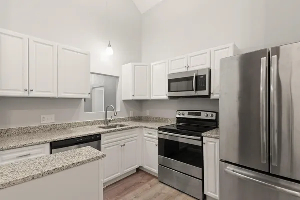 31 ELIZABETH ST 303