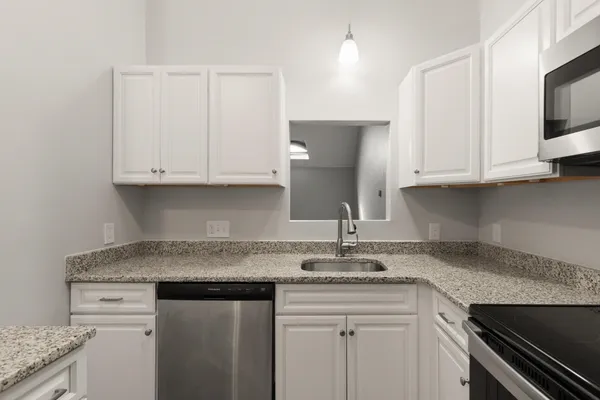 31 ELIZABETH ST 303