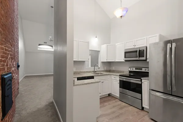 31 ELIZABETH ST 303