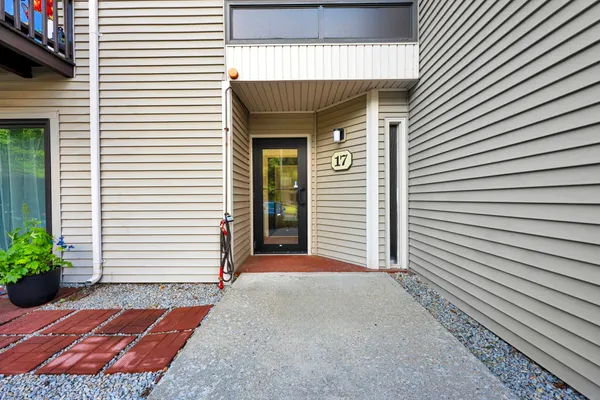 17 THAYER POND DR 7
