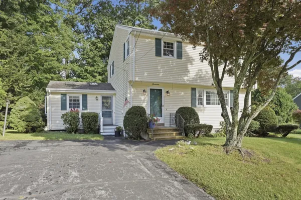 17 WHIPPOORWILL DR