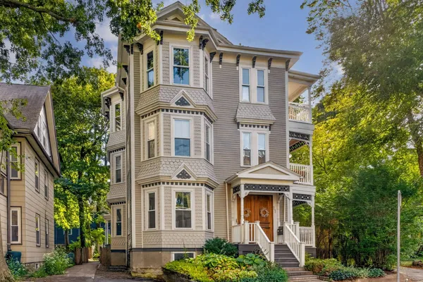 77 SPRING PARK AVE 3