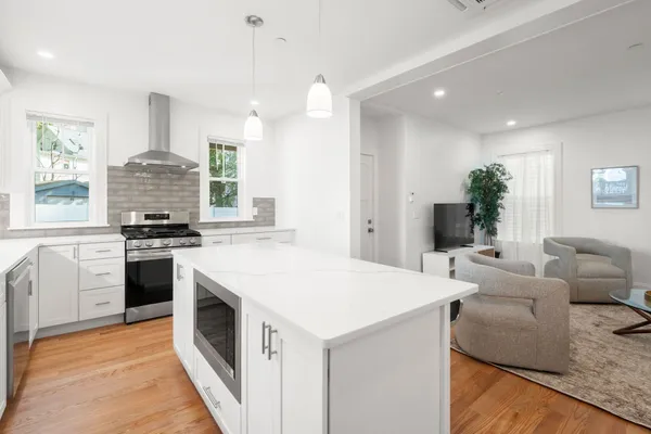 8 BROOKSIDE AVE 1