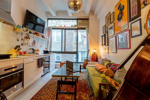12 STONEHOLM ST 315