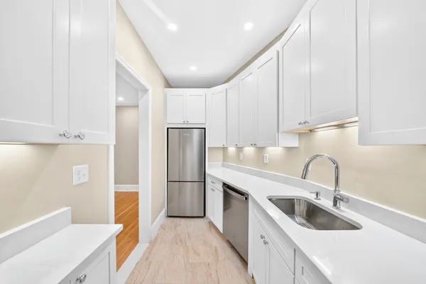 34 WINCHESTER ST 1